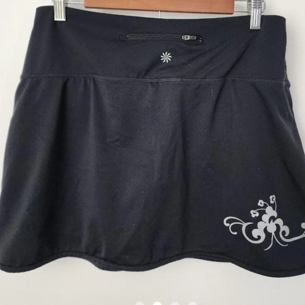 Athleta ST Black Reflective Decal Skort EUC - Picture 2 of 6